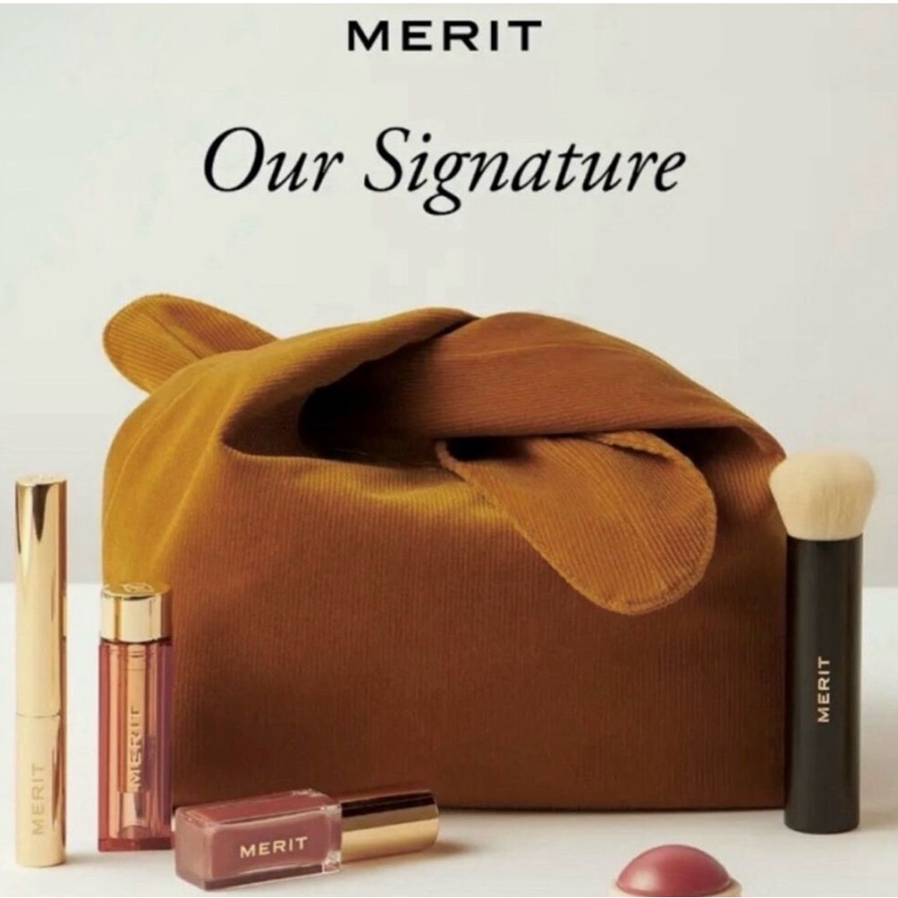 MERIT Beauty Make Up Bag Small Corduroy Travel Minimalistic Simply Chic Brown